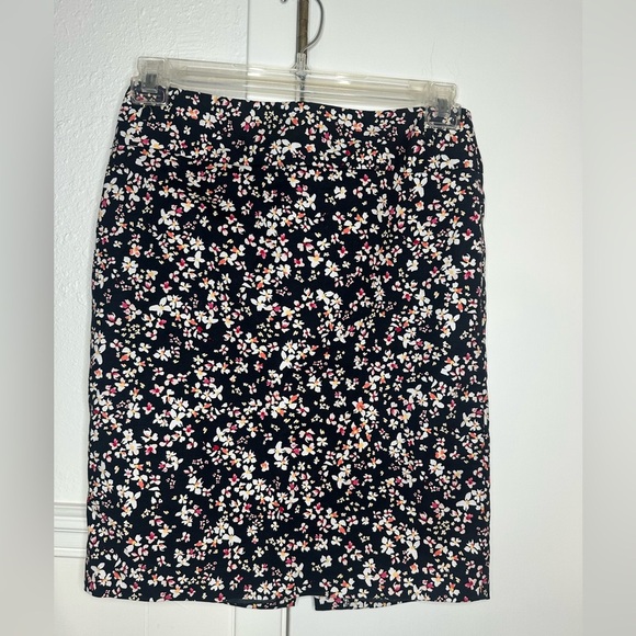 Liz Claiborne floral Knee-Length Pencil Skirt size 6 - Picture 1 of 6